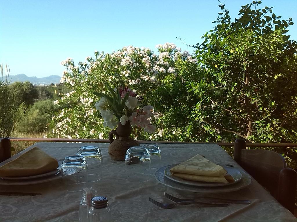 Farm Stay Gli Oleandri Loiri Porto San Paolo エクステリア 写真