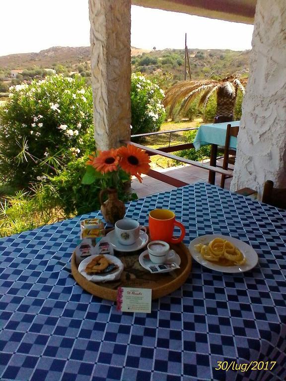 Farm Stay Gli Oleandri Loiri Porto San Paolo エクステリア 写真